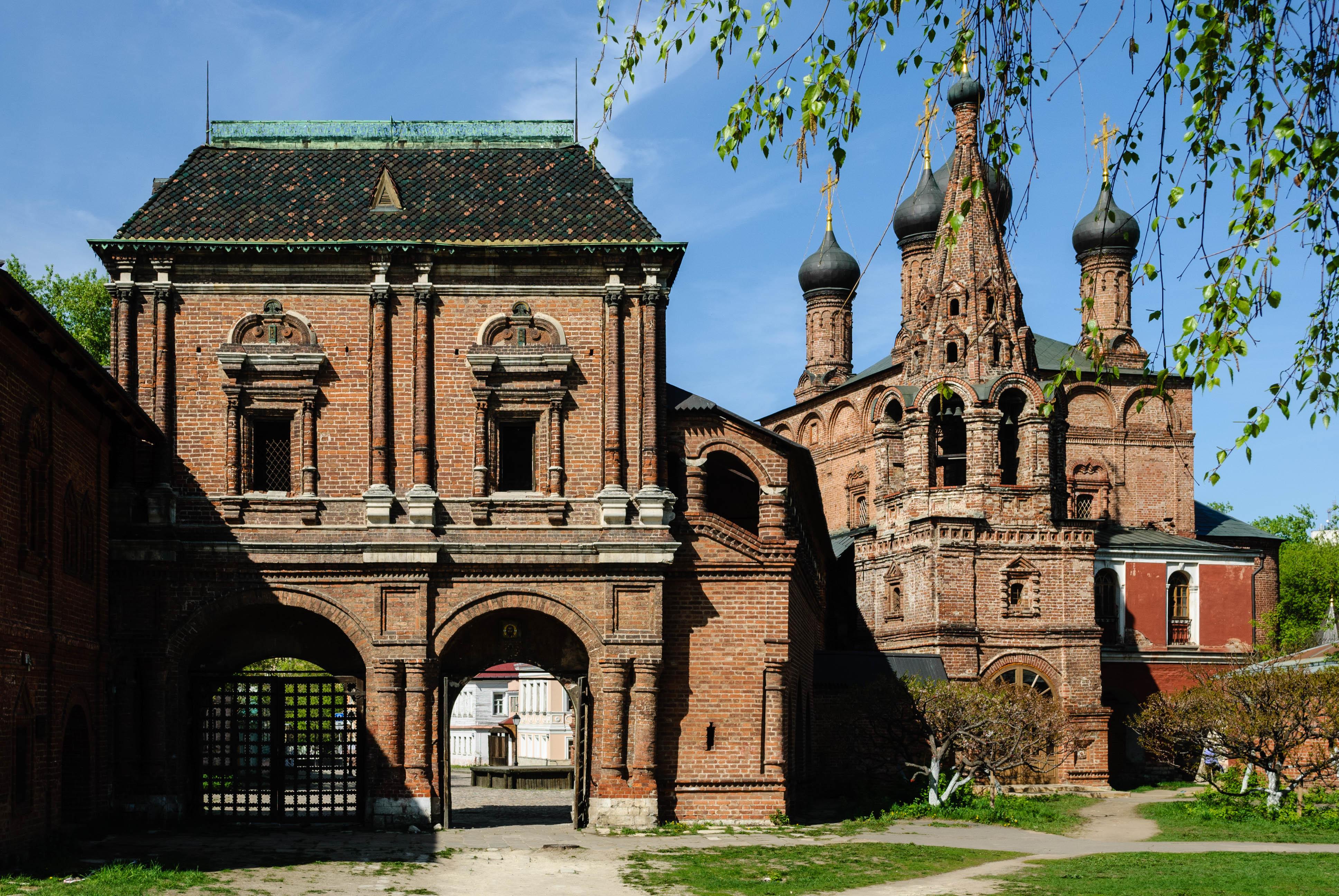 Памятники xvii века. Крутицкое подворье в Москве. Крутицкое Патриаршее подворье. Крутицкий монастырь в Москве. Монастырь Крутицкое подворье в Москве.