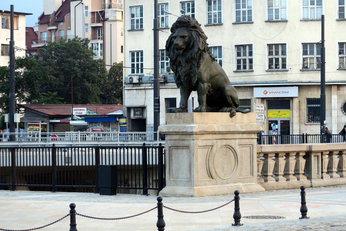 Украшать львов. Мост со львами. Памятник льву. Мост со львами в Австрии.
