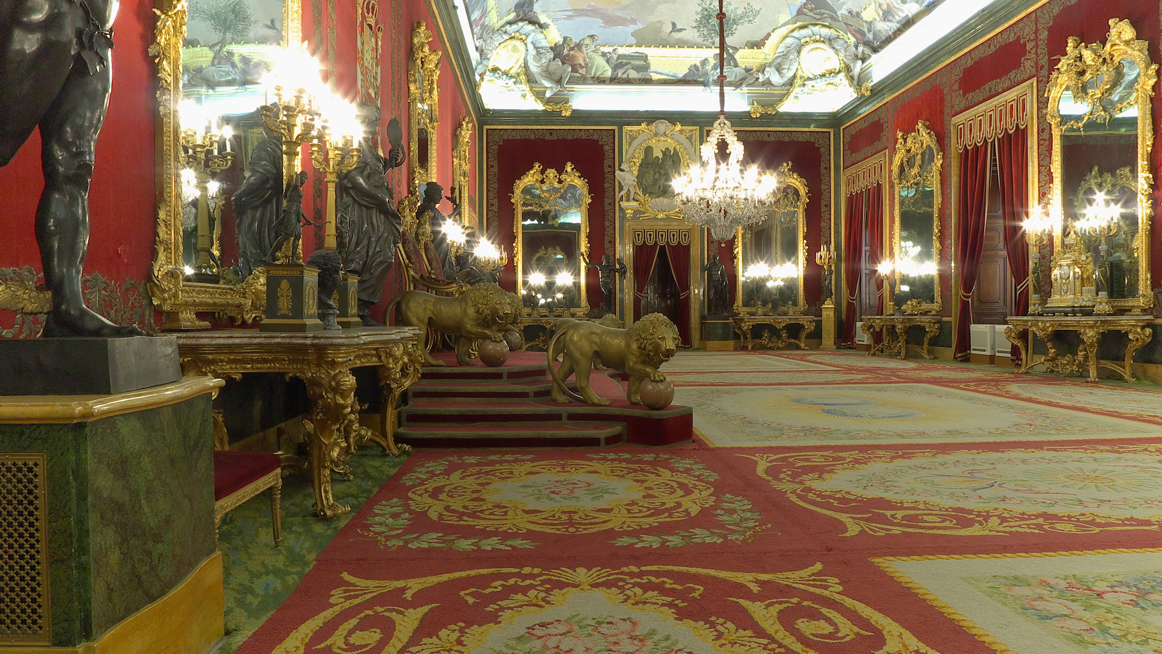 Омега королевского дворца. Королевский дворец в Мадриде зал Гаспарини. Королевский дворец в Мадриде Тронный зал. Королевский дворец Palacio real Мадрид. Дворец короля Швеции Тронный зал.