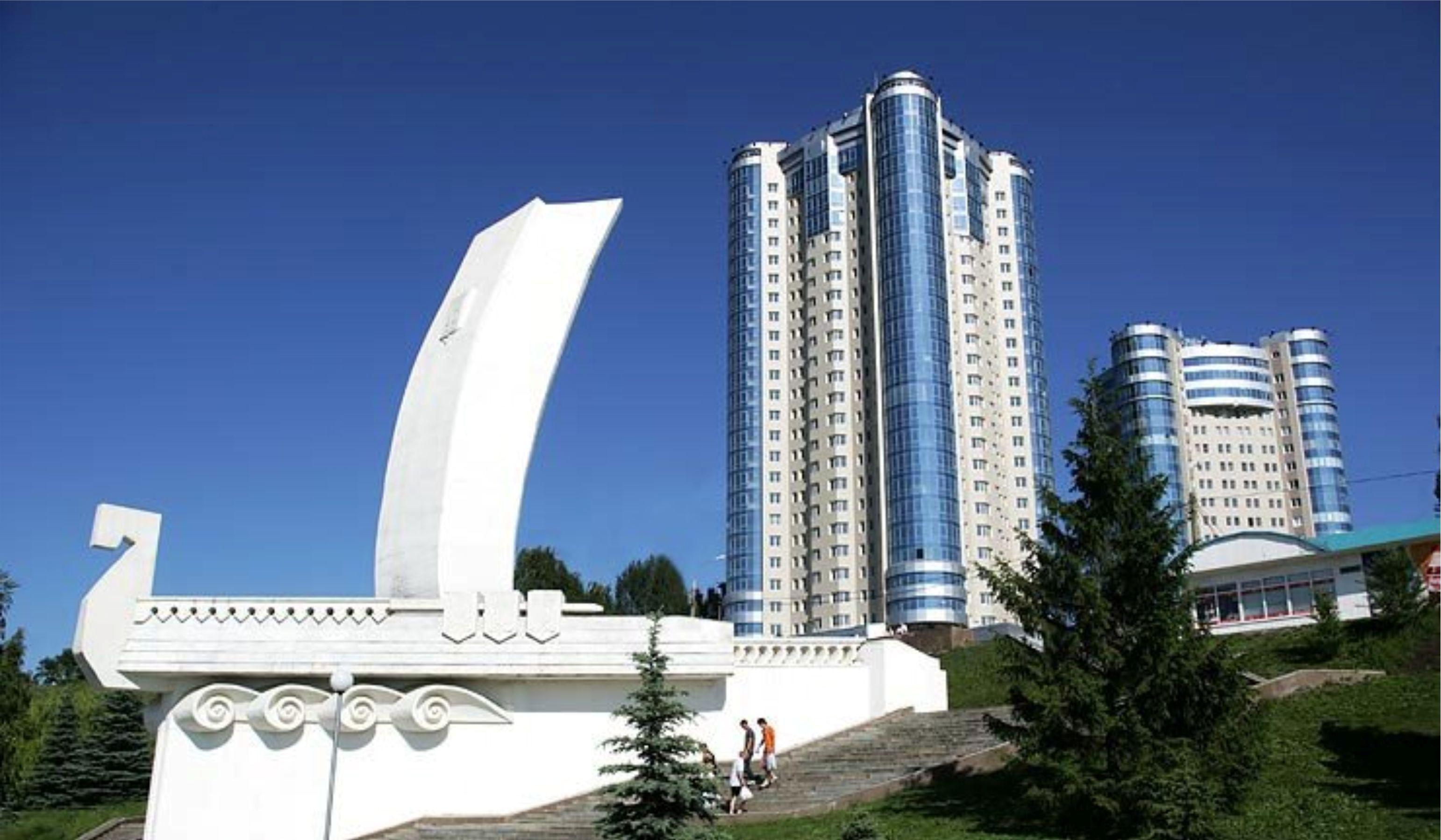 1 июля 2015 г. Монумент «Самарская Ладья» Самара. Стела Ладья Самара. Ладья Самара набережная. Ладья Самара памятник.