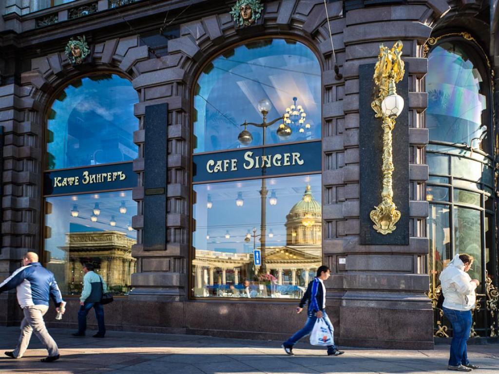 Санкт петербург ру. Кафе в доме Зингера в Санкт-Петербурге. Кафе в здании Зингер Санкт-Петербург. Дом Зингера в Санкт-Петербурге ресторан на крыше. Кофейня в здании Зингер.