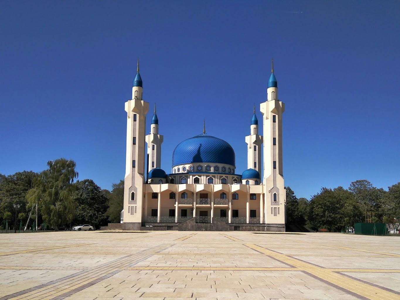 Майкоп красивее. Соборная мечеть Майком. Мечеть Республики Адыгея. Мечеть города Майкопа. Столица Адыгеи мечеть.