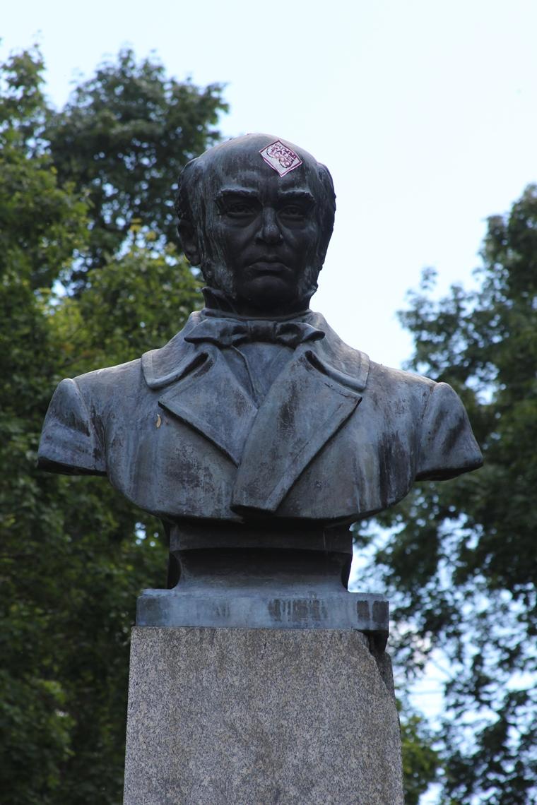 Фото Памятник Николаю Пирогову