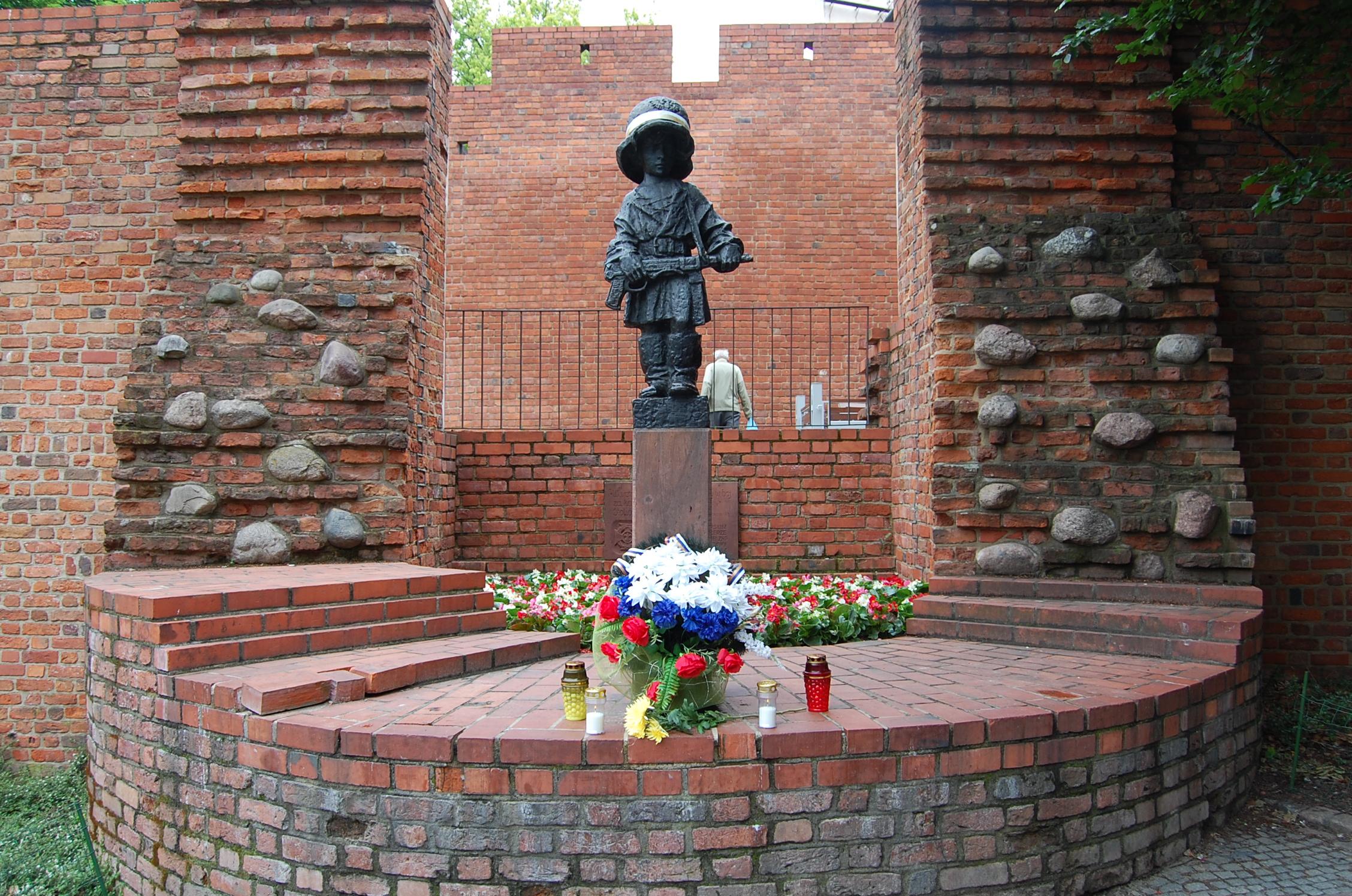 Фото Памятник Маленькому повстанцу