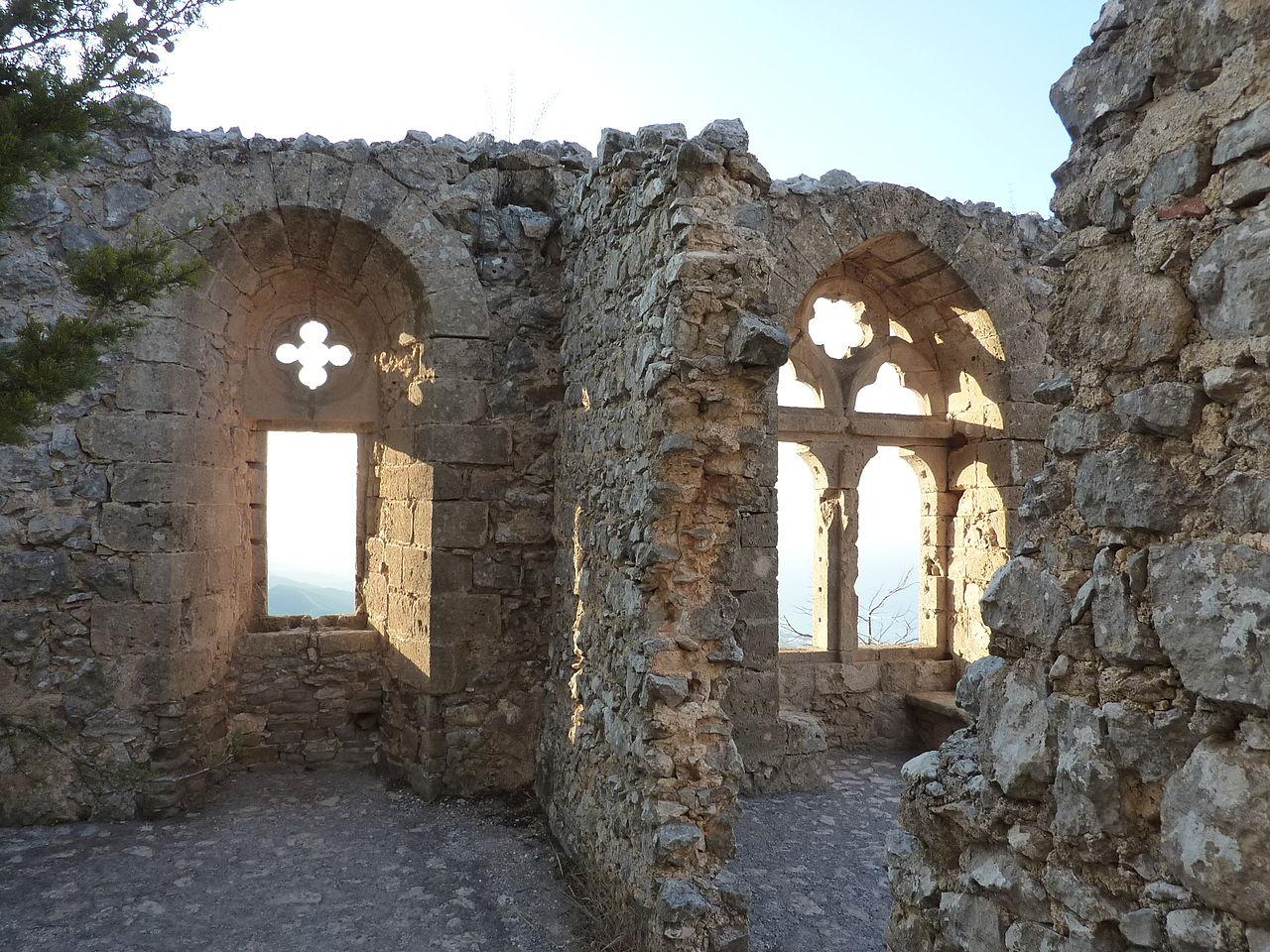 Фото Замок Святого Илариона