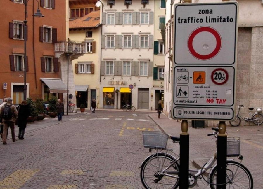 Ограничение проезда - zona traffico limitato