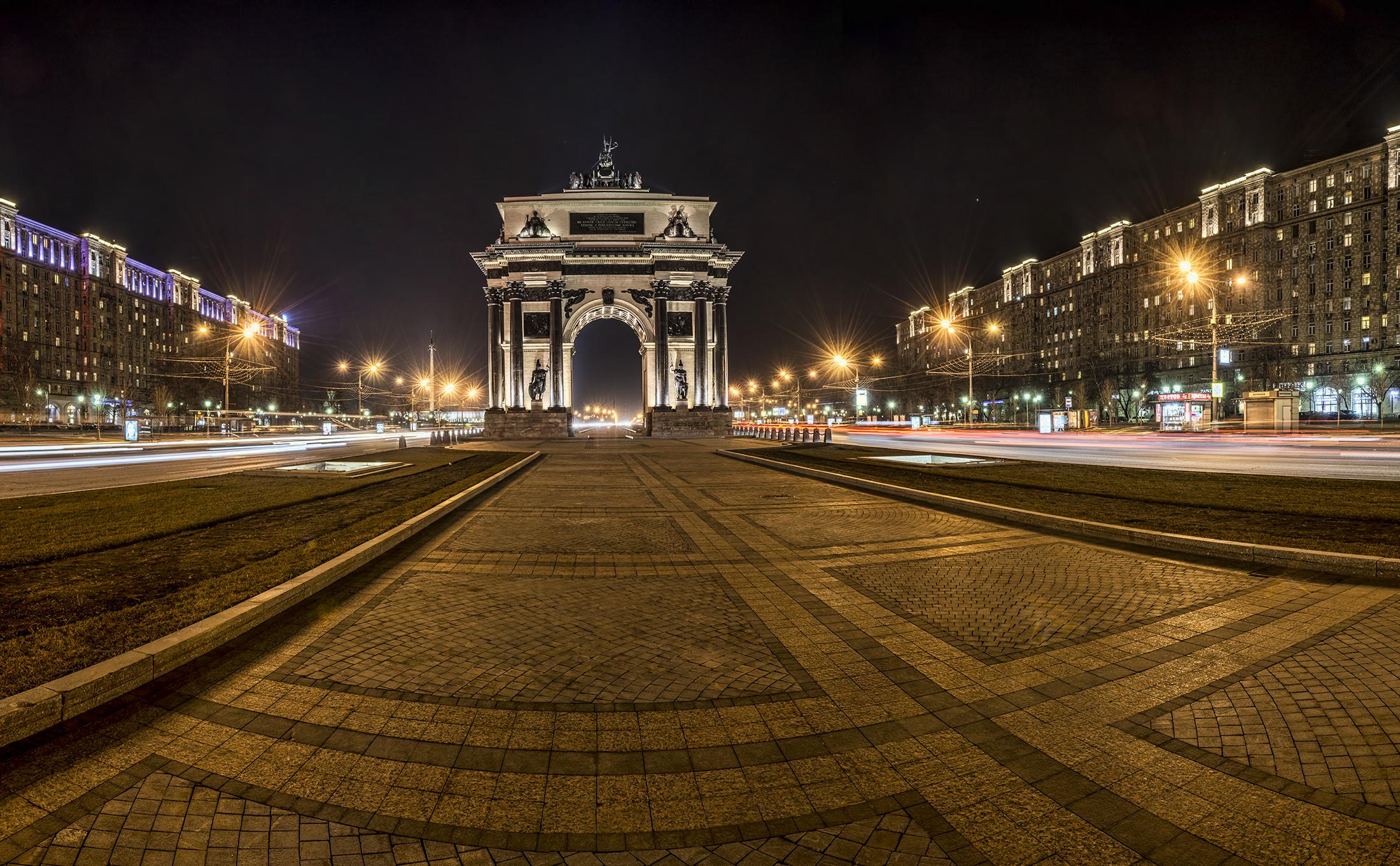 триумфальная арка в москве на кутузовском