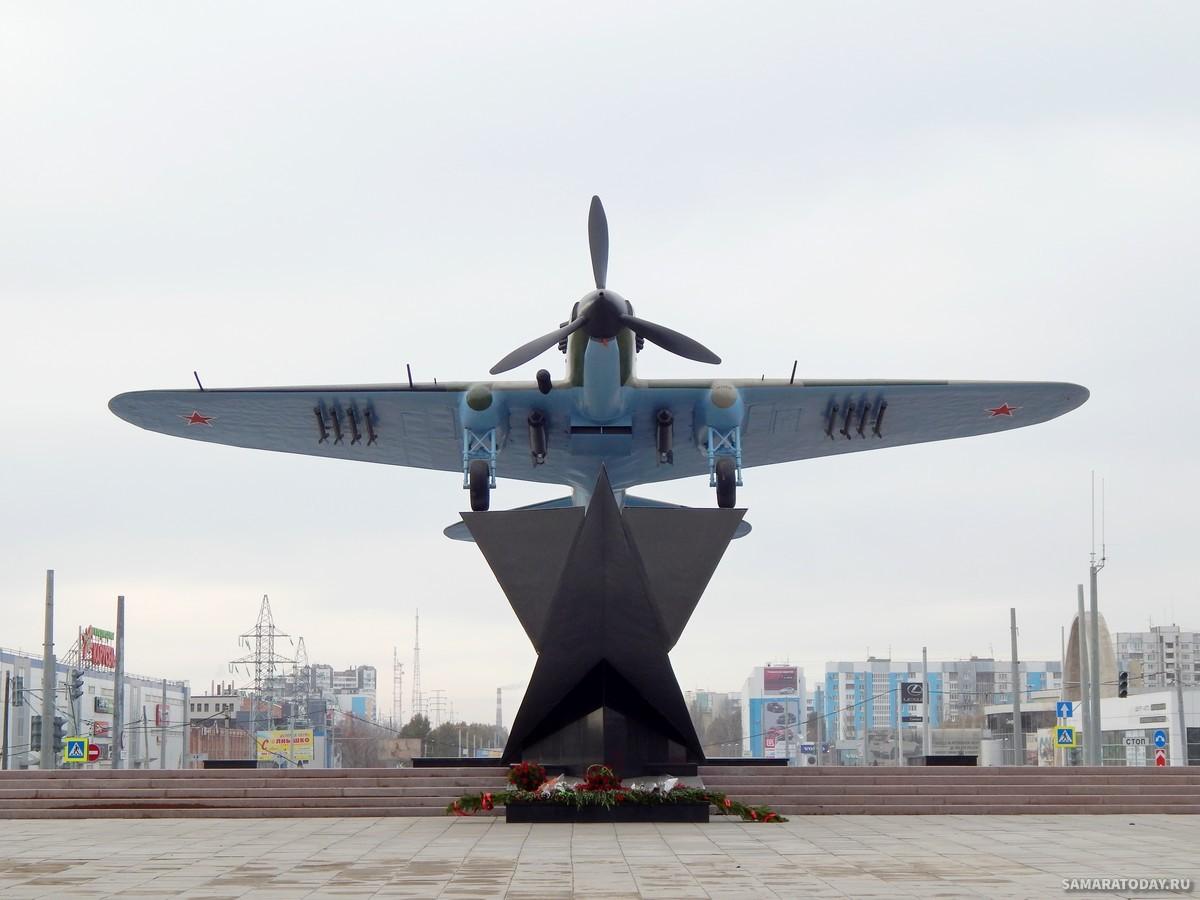 Фото Памятник штурмовику Ил-2