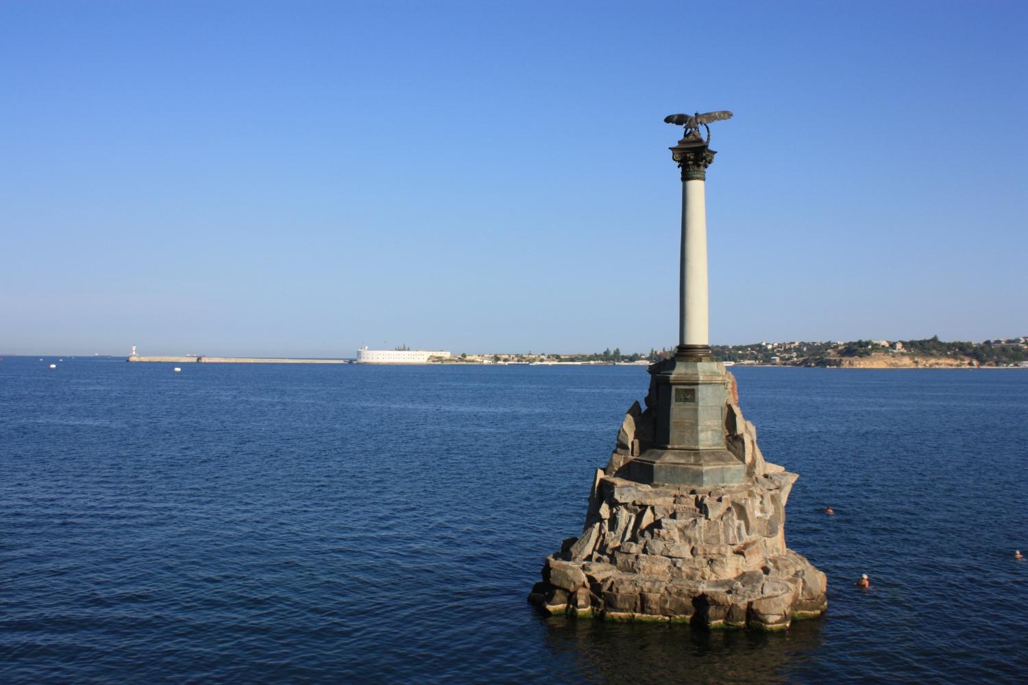 Фото Памятник затопленным кораблям