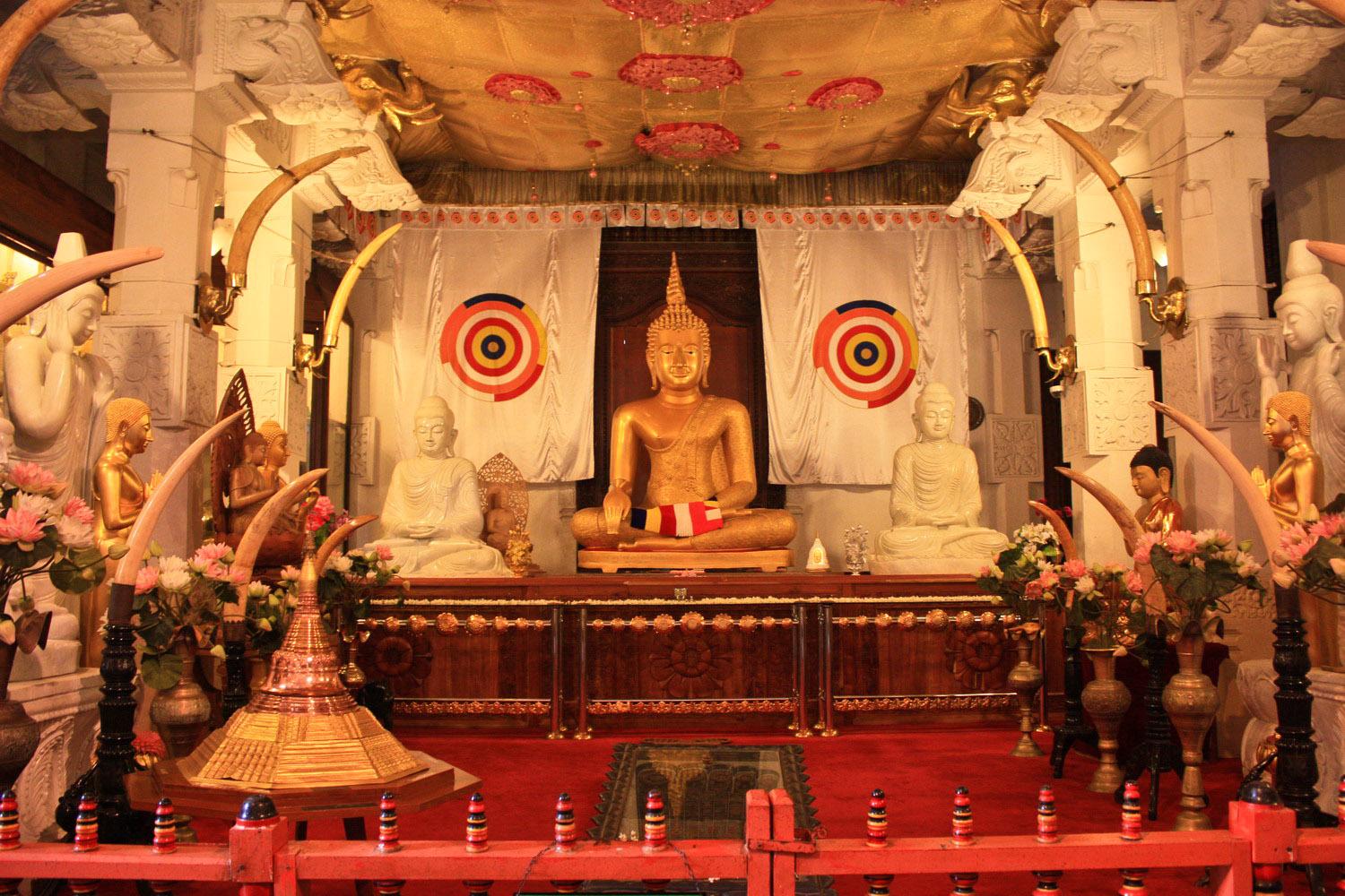 Фото Храм Зуба Будды