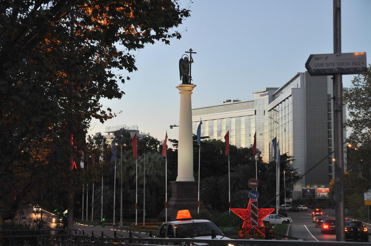 Фото Монумент Михаила-Архангела