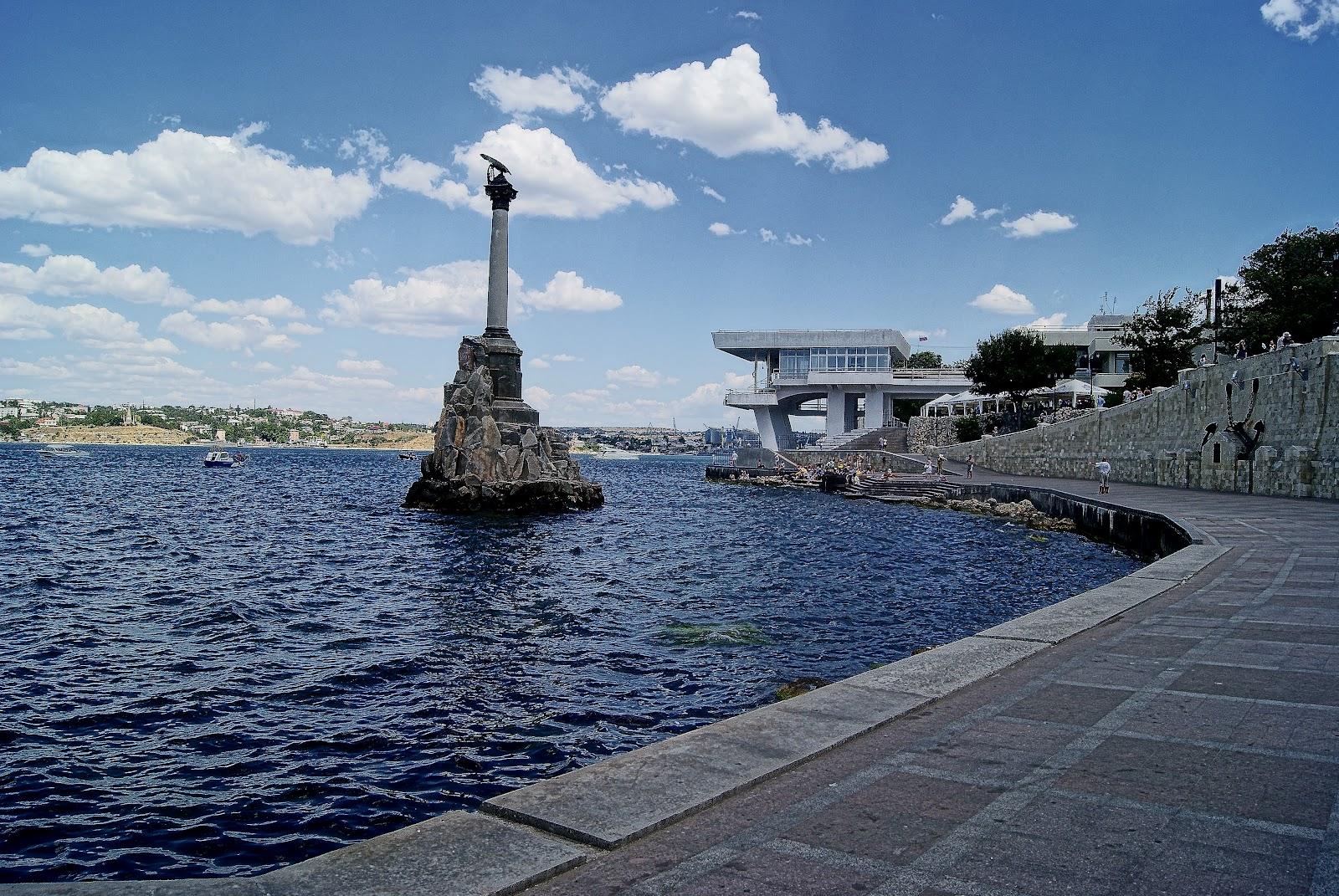 Фото Памятник затопленным кораблям