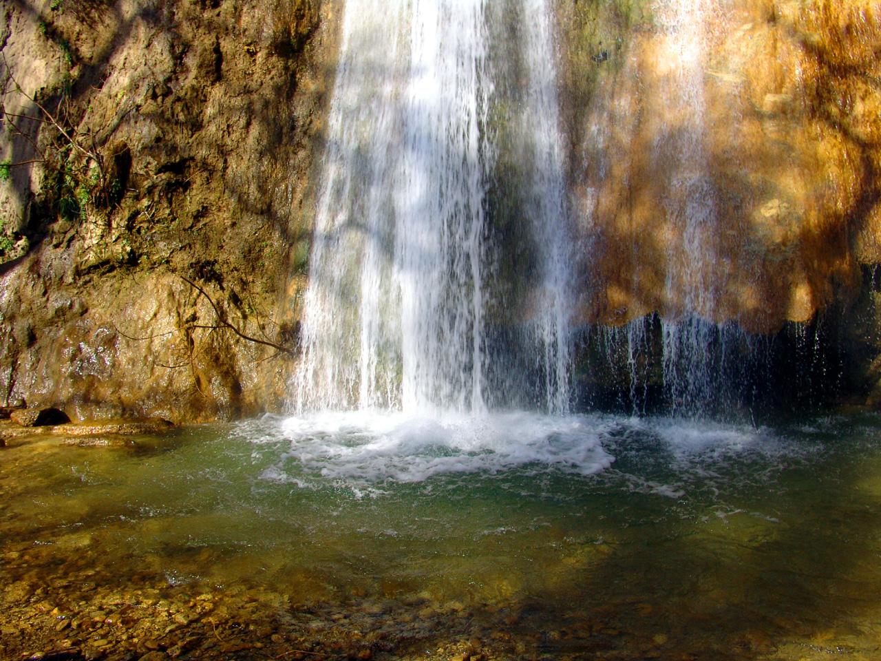 Фото Ущелье и водопад Милона