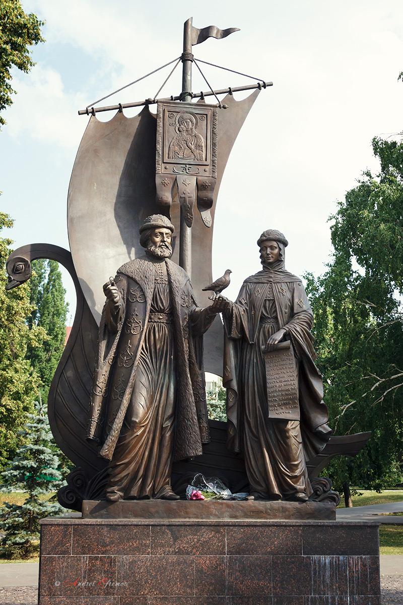 Фото Памятник Петру и Февронии