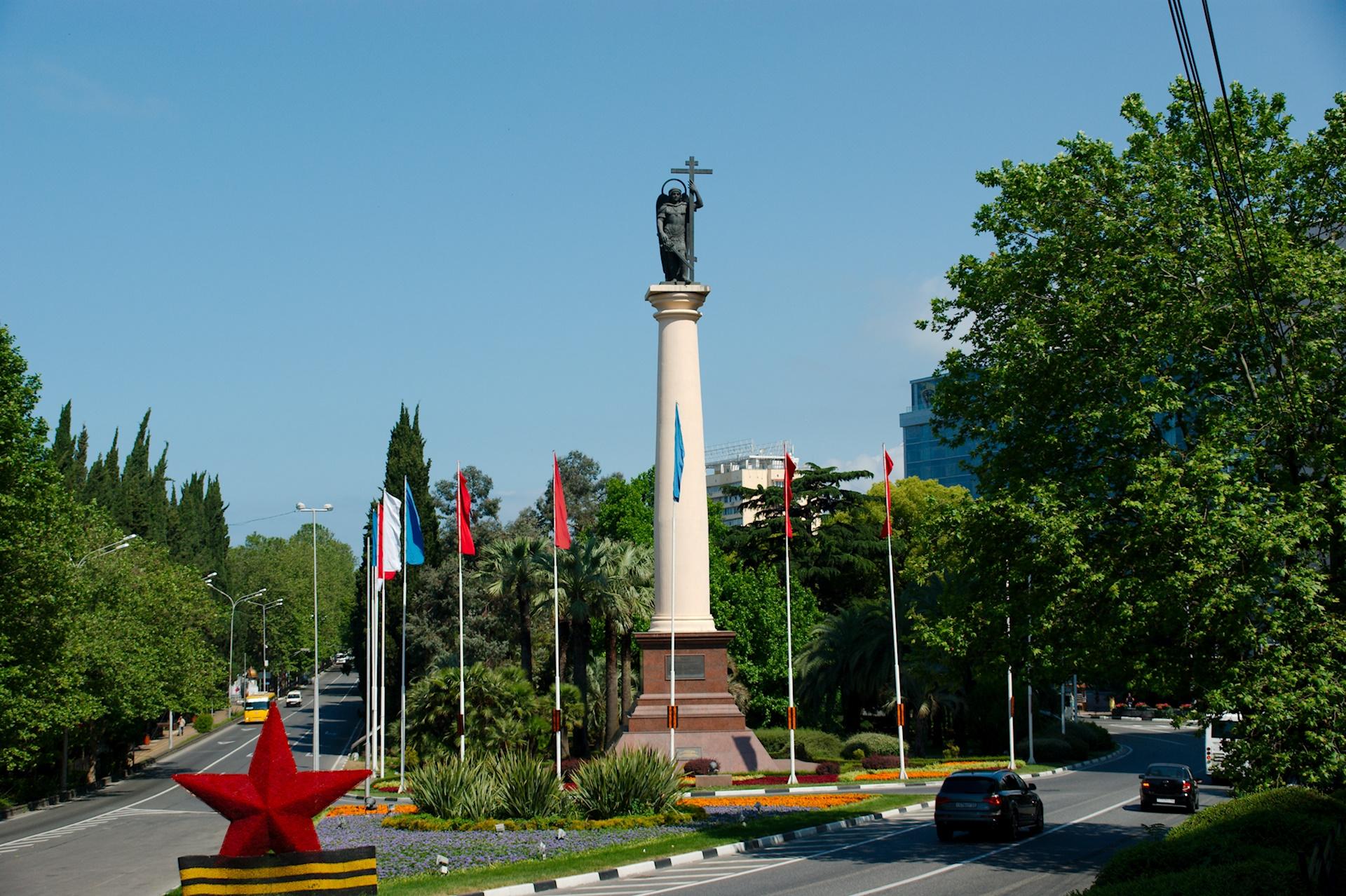 Фото Монумент Михаила-Архангела