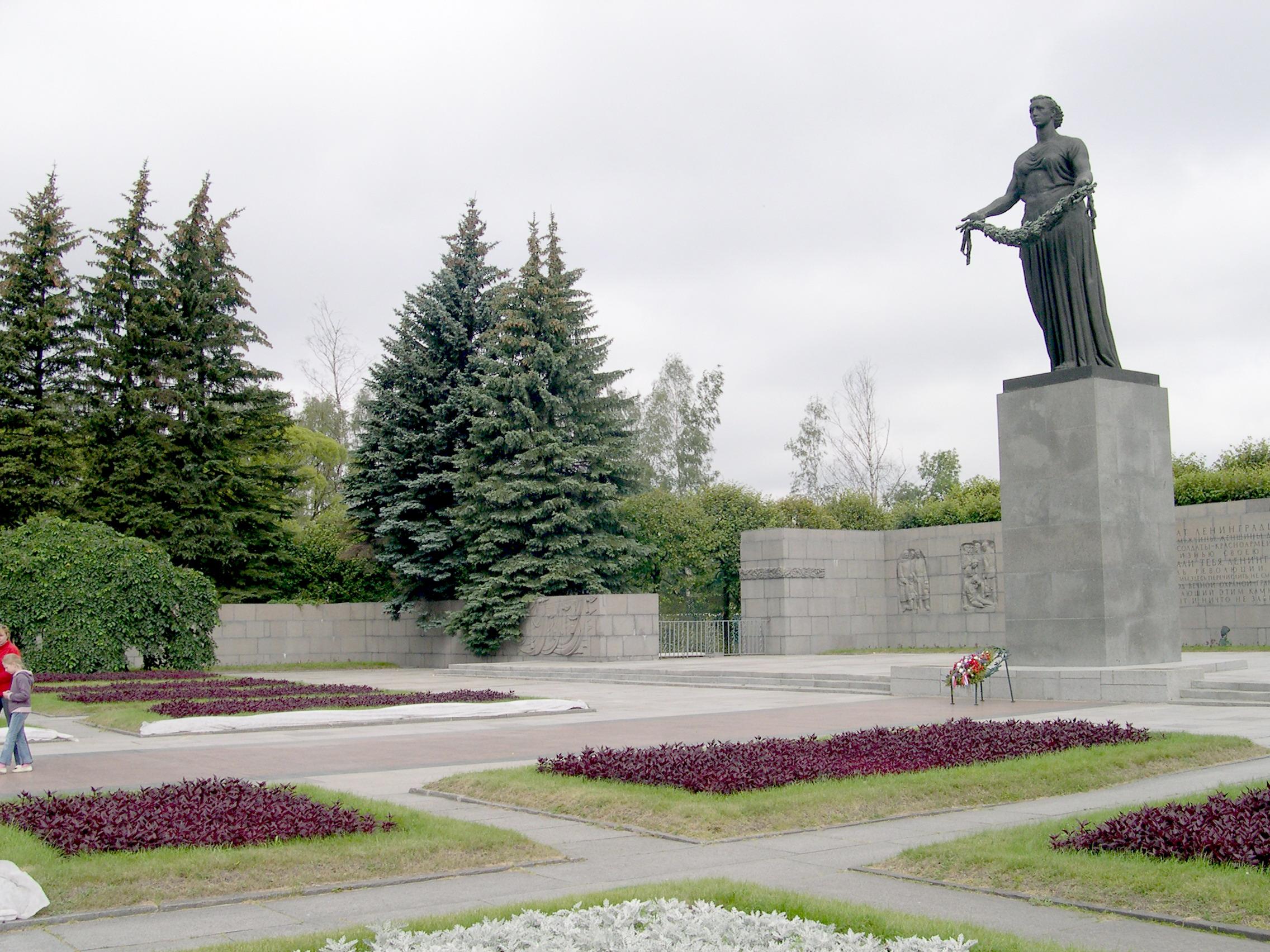 Фото Пискарёвское мемориальное кладбище