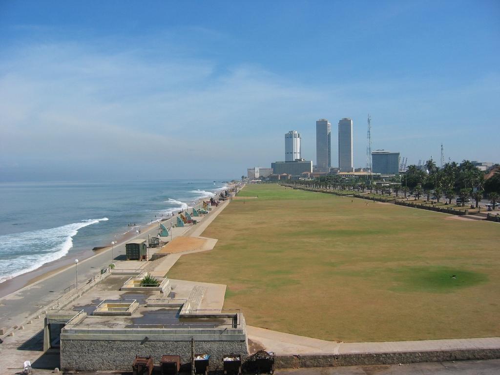 Фото Galle Face Green