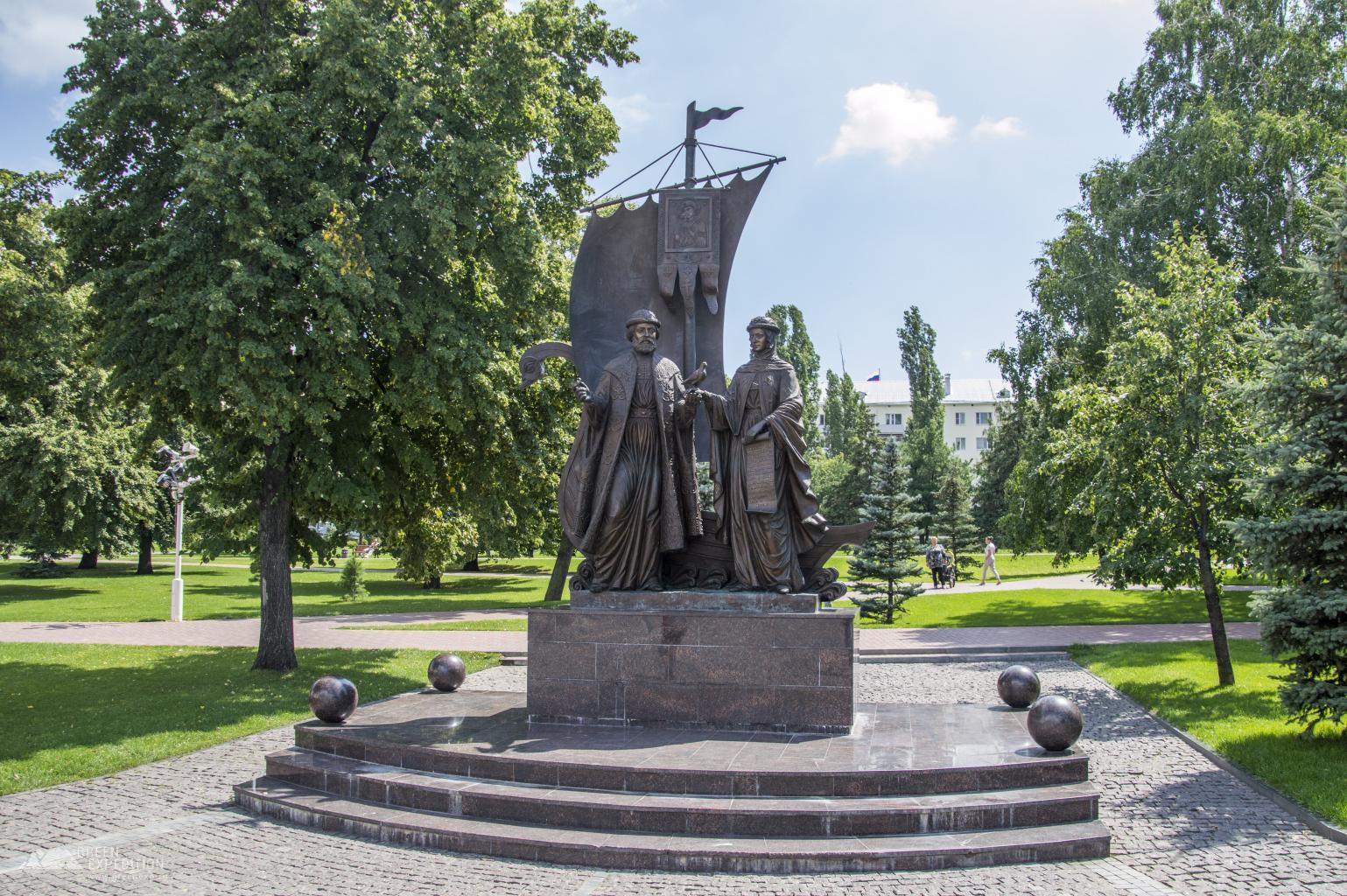 Фото Памятник Петру и Февронии