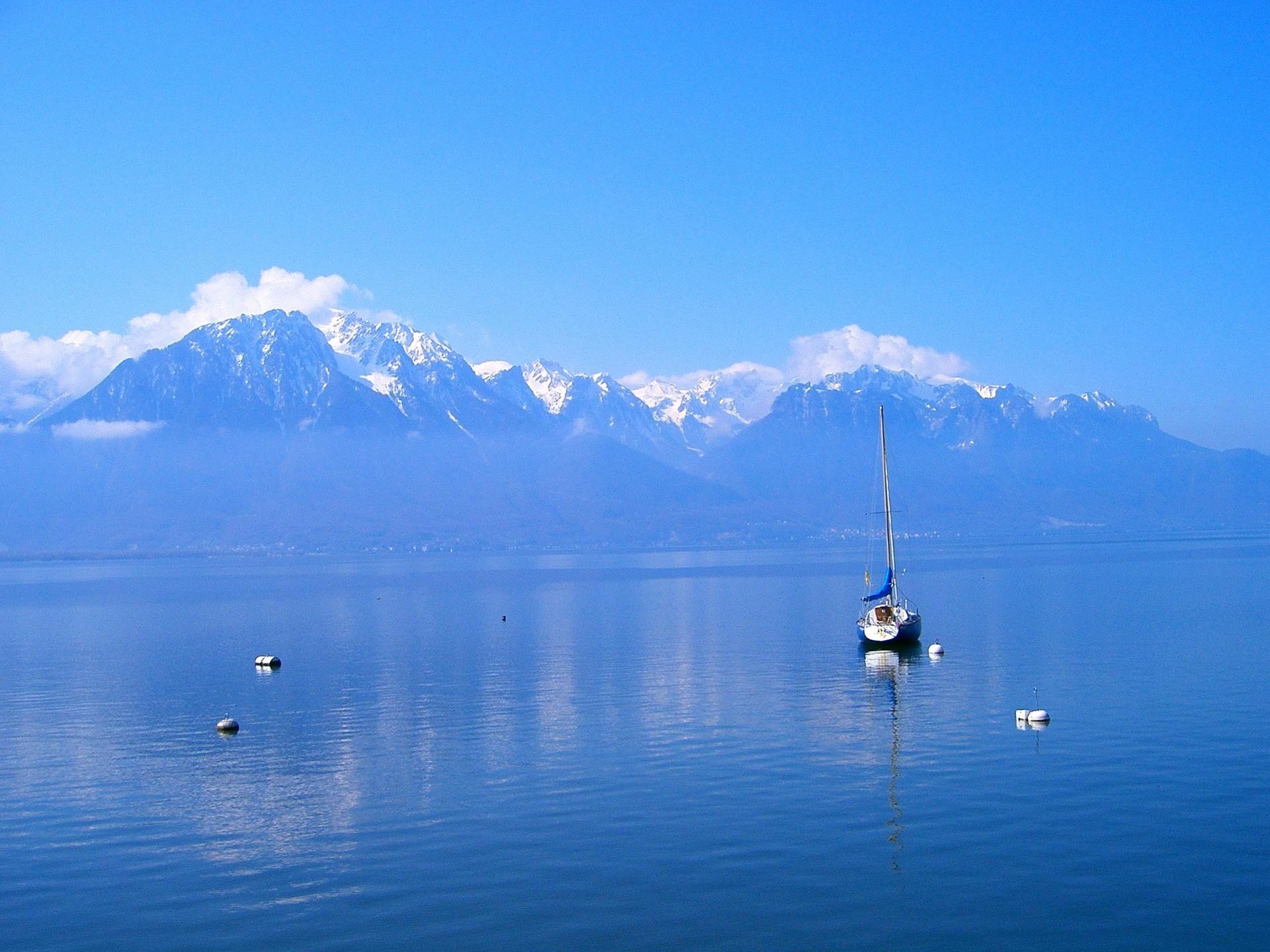 Эвиан-ле-Бен (Evian-les-Bains). Вода, Женевское озеро, Франция и Швейцария