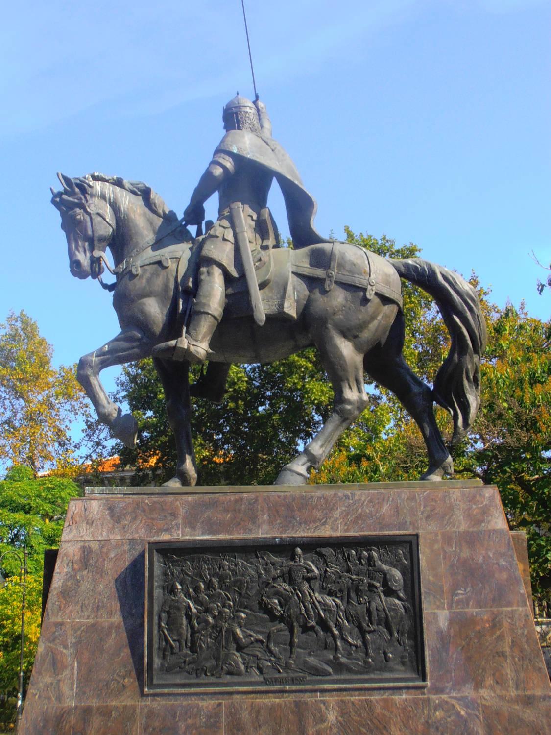 Фото Памятник царю Калояну