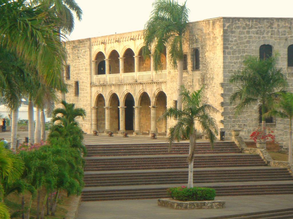 Фото Алькасар-де-Колон или Дворец Колумба