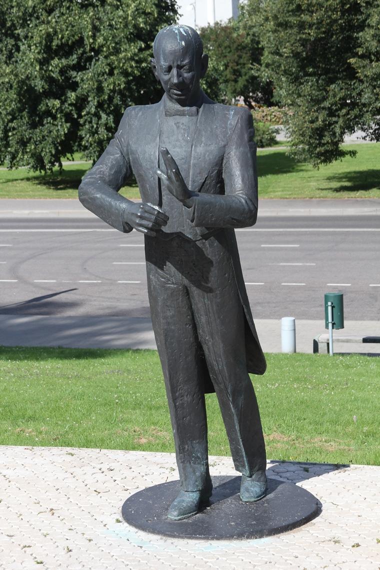 Фото Памятник Эдуарду Тубину