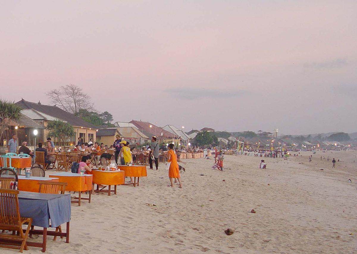 Jimbaran столики на пляже